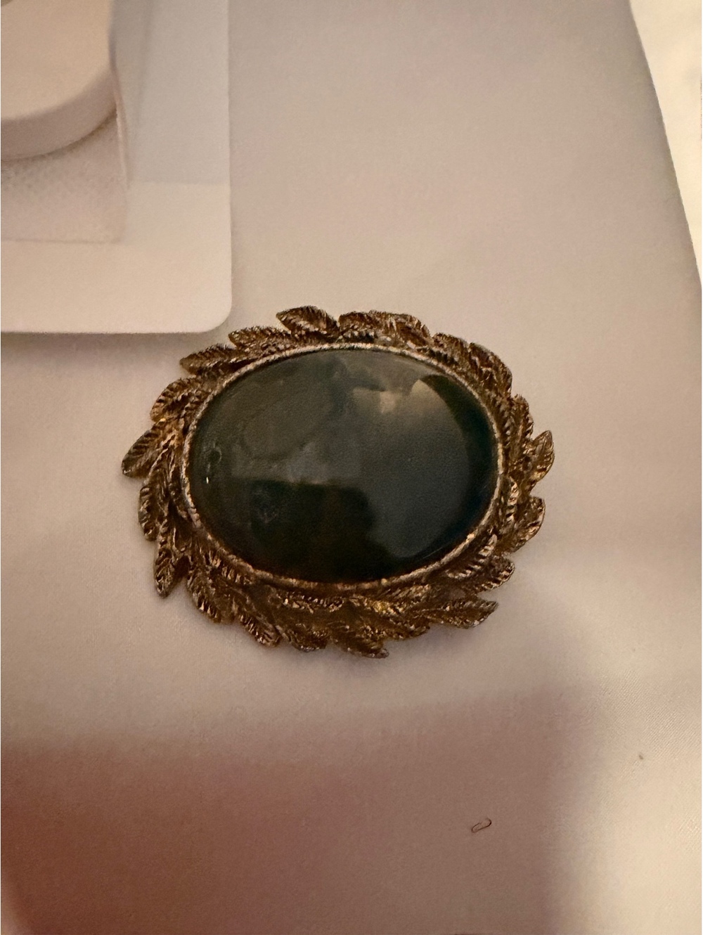 Green cabochon oval brooch
